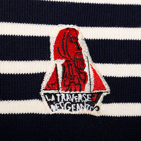 Tissage réalisé par Dalmard Marine sur la poitrine de la marinière « La Traversée des Géants » Tissage réalisé par Dalmard Marine sur la poitrine de la marinière « La Traversée des Géants »