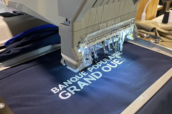 Personnalisation textile de l'atelier Dalmard Marine pour Banque Populaire Grand Ouest Personnalisation textile de l'atelier Dalmard Marine pour Banque Populaire Grand Ouest