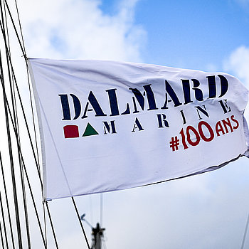 Drapeau Dalmard Marine sur la Nébuleuse pour les 100 ans