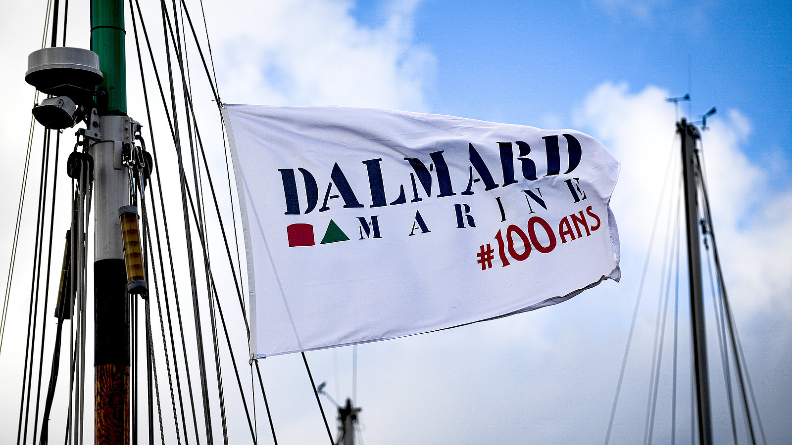 Drapeau Dalmard Marine sur la Nébuleuse pour les 100 ans