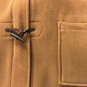 Détails des fermetures brandebourgs du duffle-coat