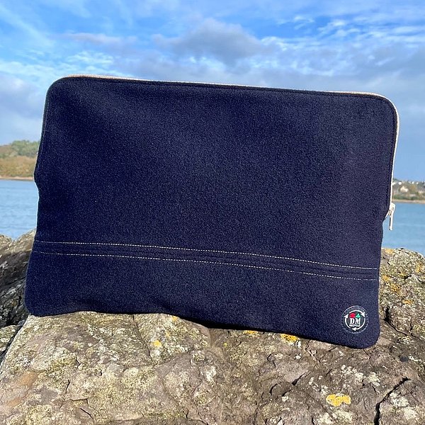 Phare -15 inch laptop sleeve in recycled wool coats