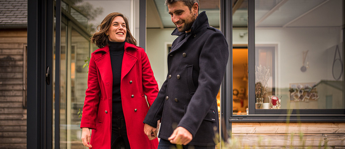 Couple en manteau long et caban 