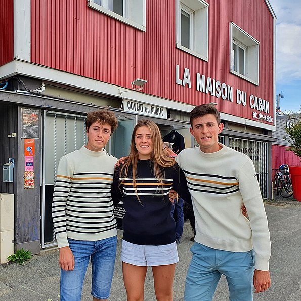 The siblings on bikes before leaving for Paimpol in September 2020
