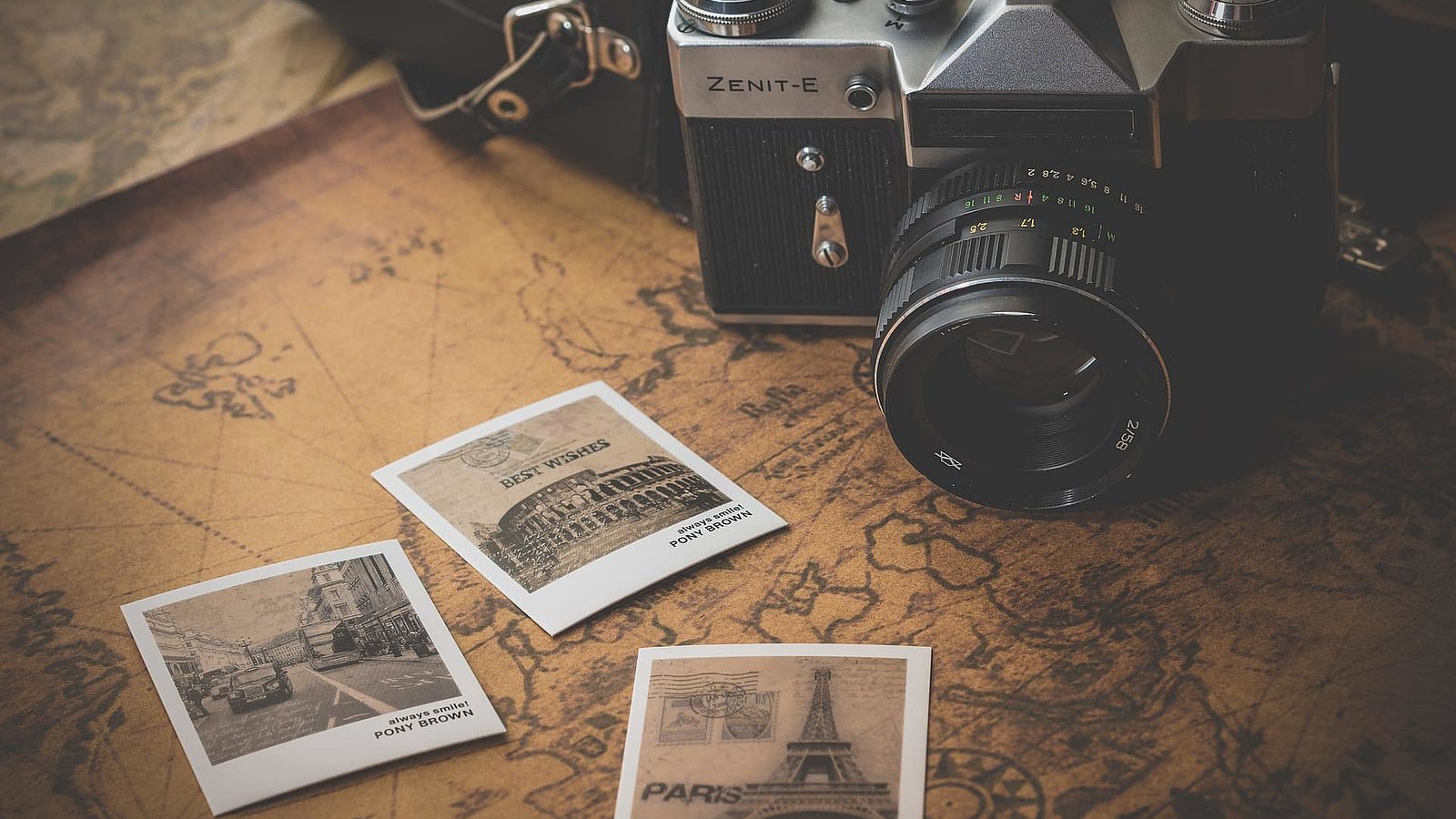 Carte du monde, photos et appareil photo vintage 